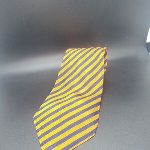 Roundtree & Yorke Yellow and Purple Striped Tie